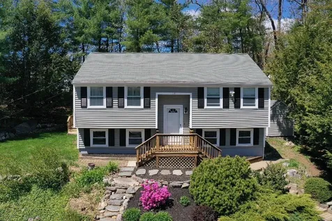 10 Colleen Road Nashua NH 03062