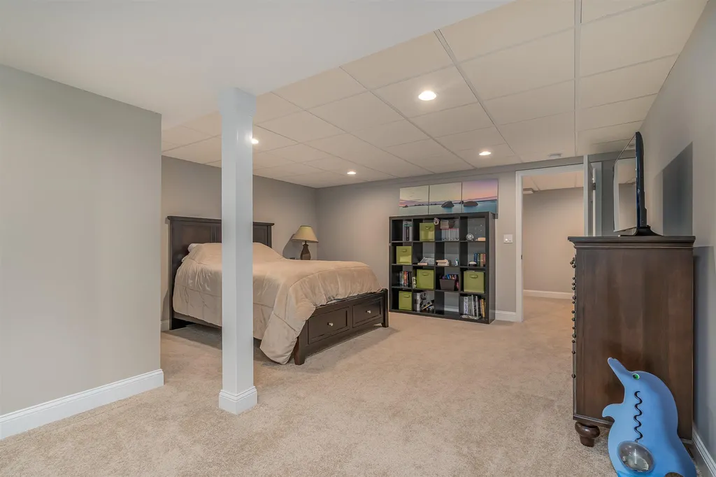 7 Kittanset Road Bedford NH 03110