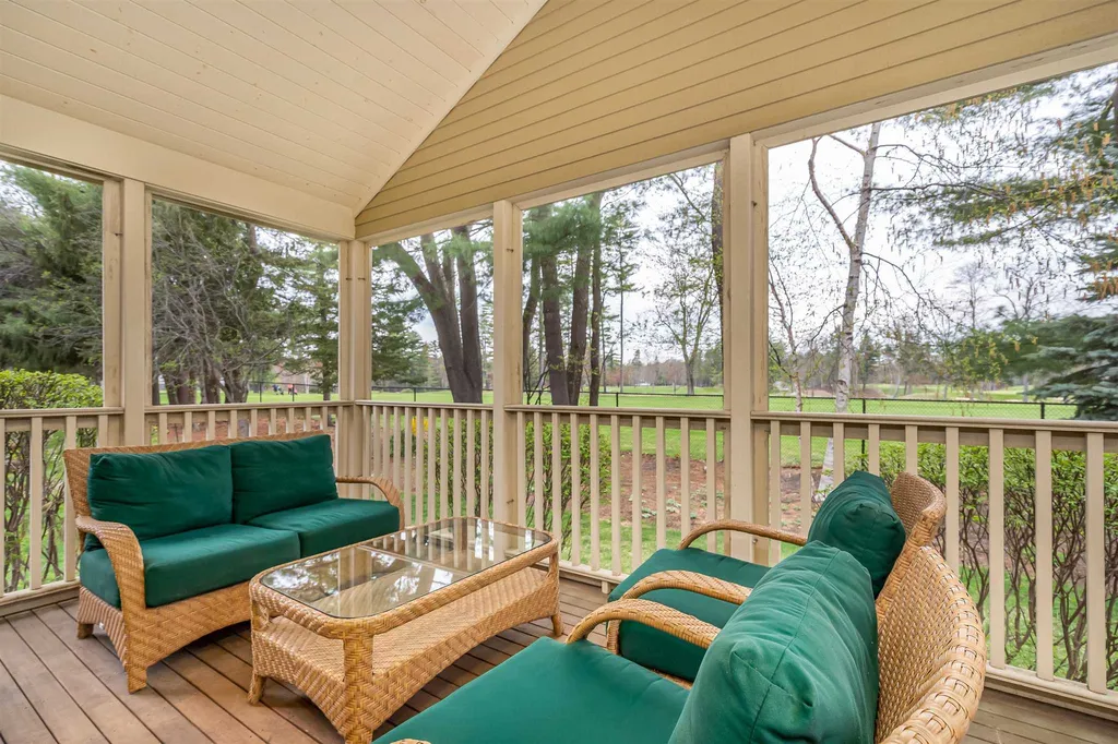 7 Kittanset Road Bedford NH 03110