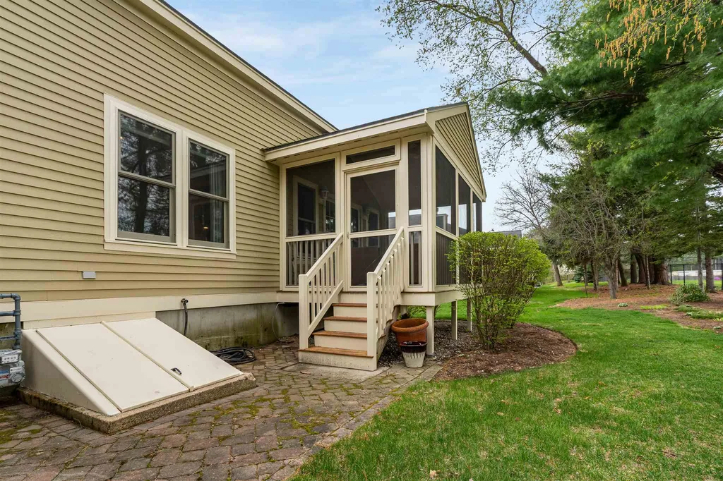 7 Kittanset Road Bedford NH 03110