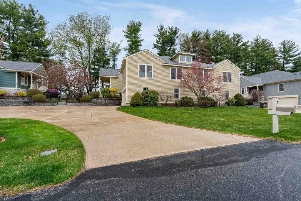 7 Kittanset Road Bedford NH 03110