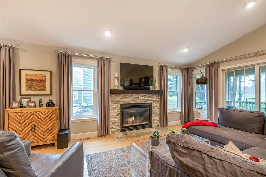 7 Kittanset Road Bedford NH 03110