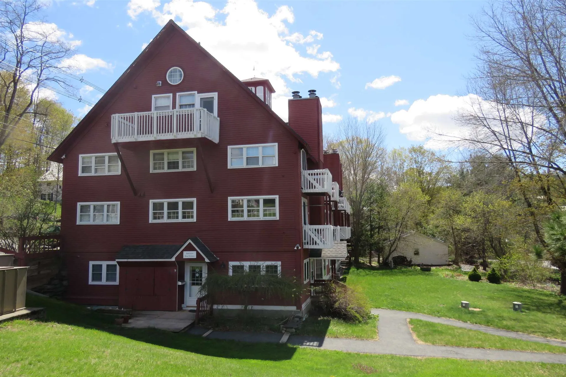 1856 Quechee Main Street Hartford VT 05059
