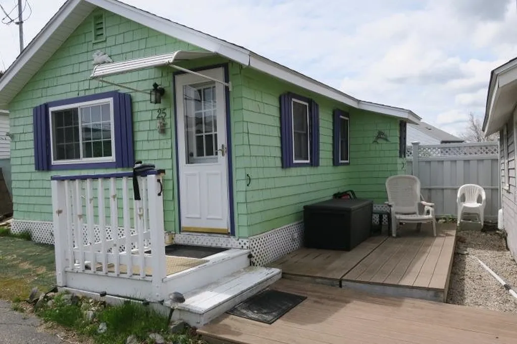 25 Smith Avenue Hampton NH 03842