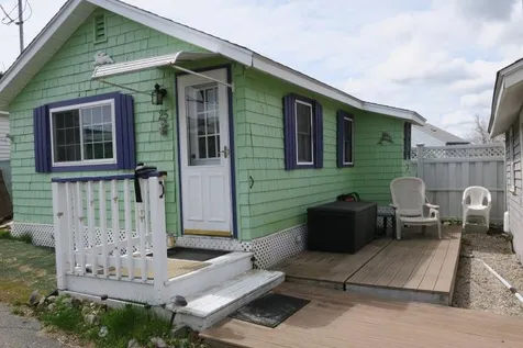25 Smith Avenue Hampton NH 03842
