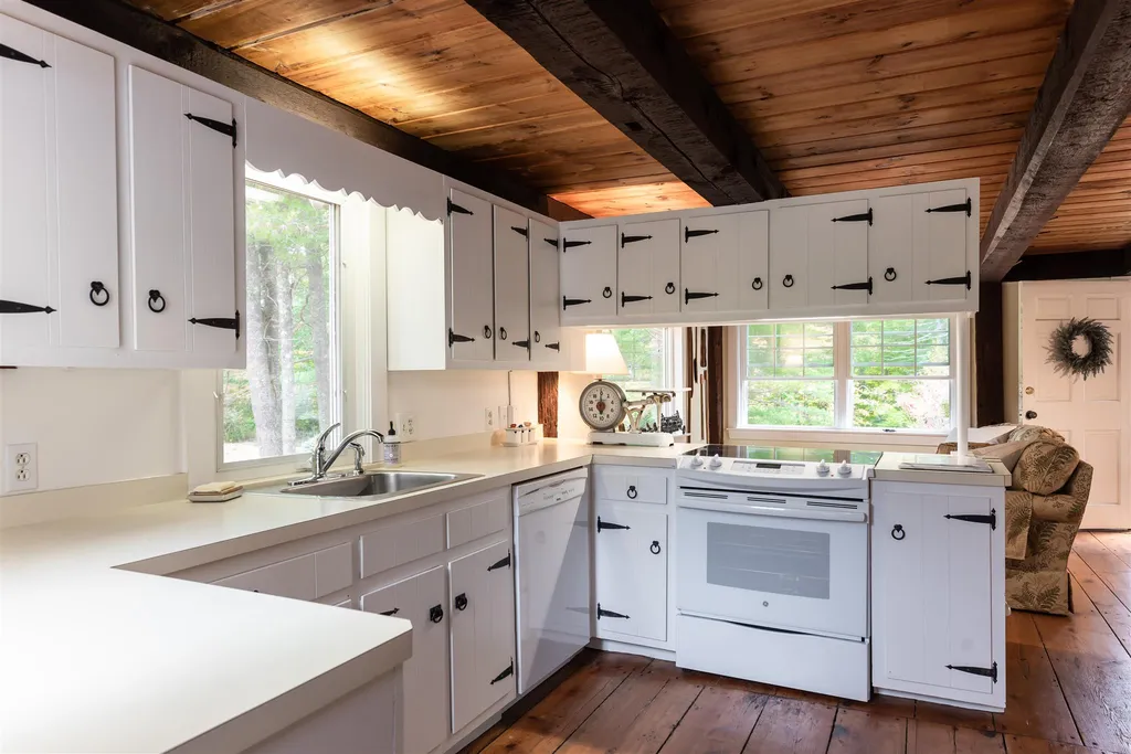 39 Sanborn Road Brookfield NH 03872