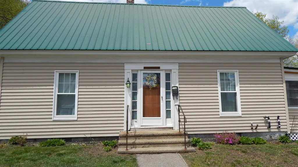 20 Carroll Street Pittsfield NH 03263