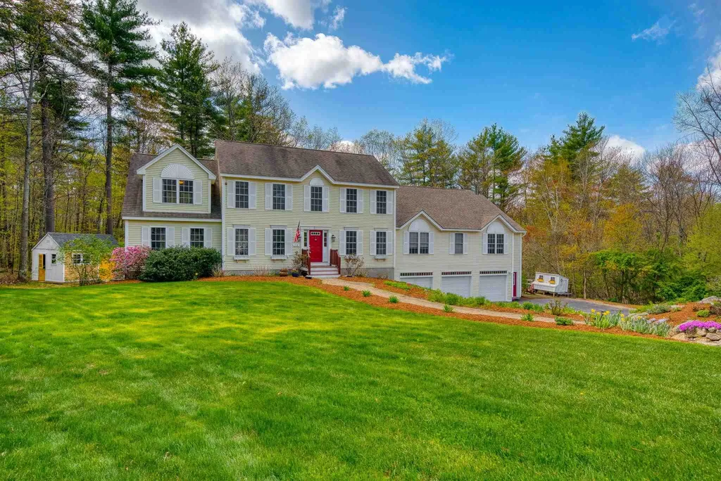 25 Barberry Street Hooksett NH 03106