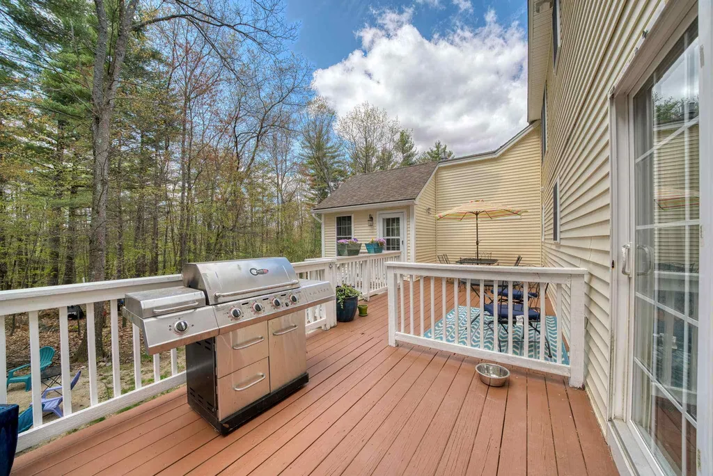 25 Barberry Street Hooksett NH 03106