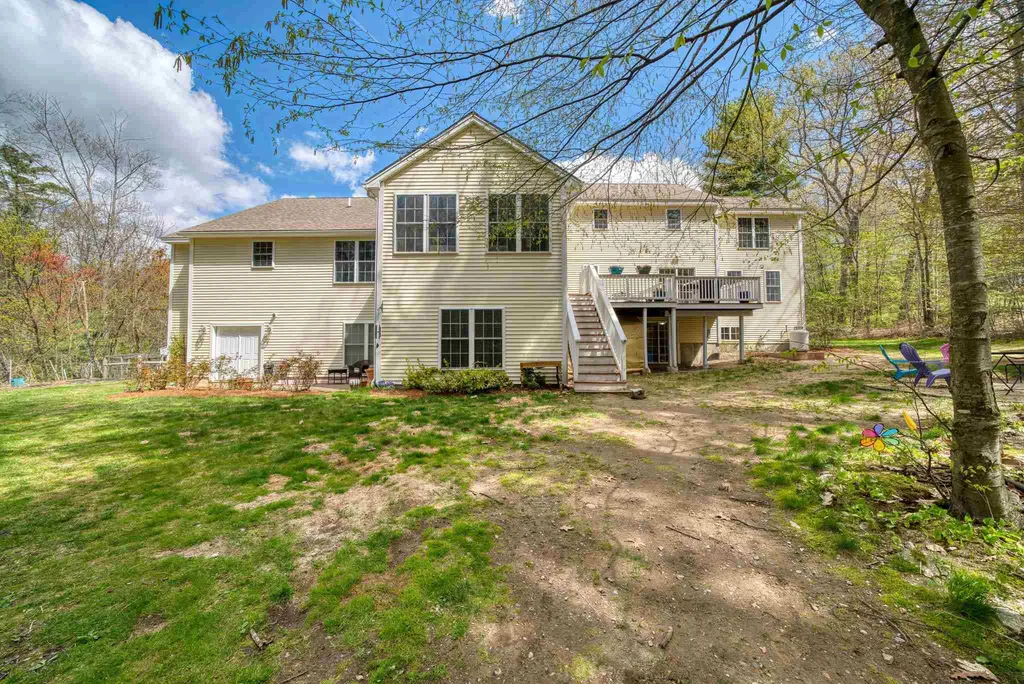 25 Barberry Street Hooksett NH 03106