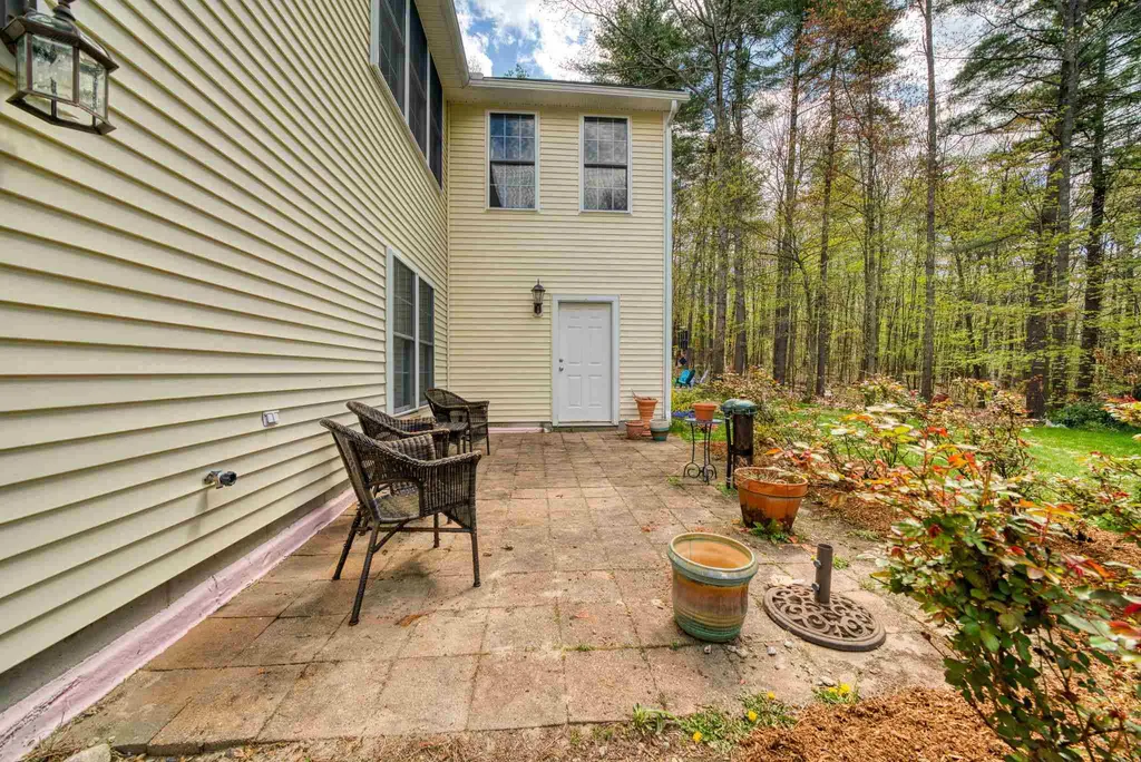 25 Barberry Street Hooksett NH 03106