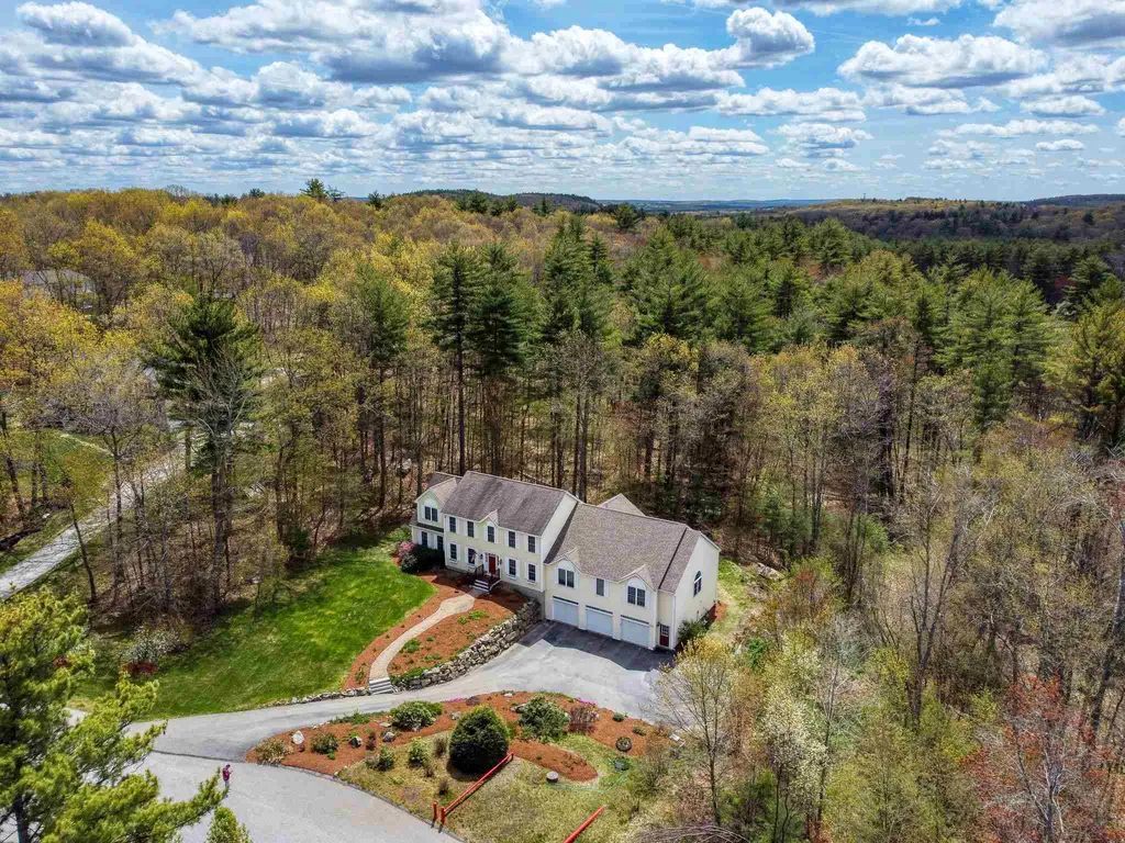 25 Barberry Street Hooksett NH 03106