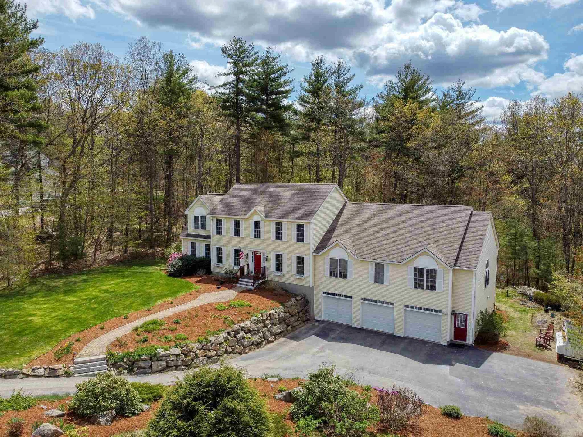 25 Barberry Street Hooksett NH 03106