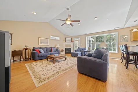 25 Barberry Street Hooksett NH 03106