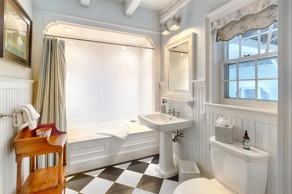 591 Whittier Highway Sandwich NH 03227