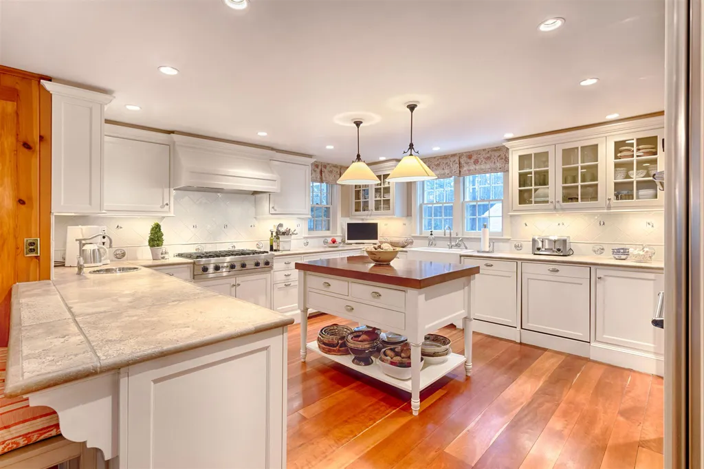 591 Whittier Highway Sandwich NH 03227