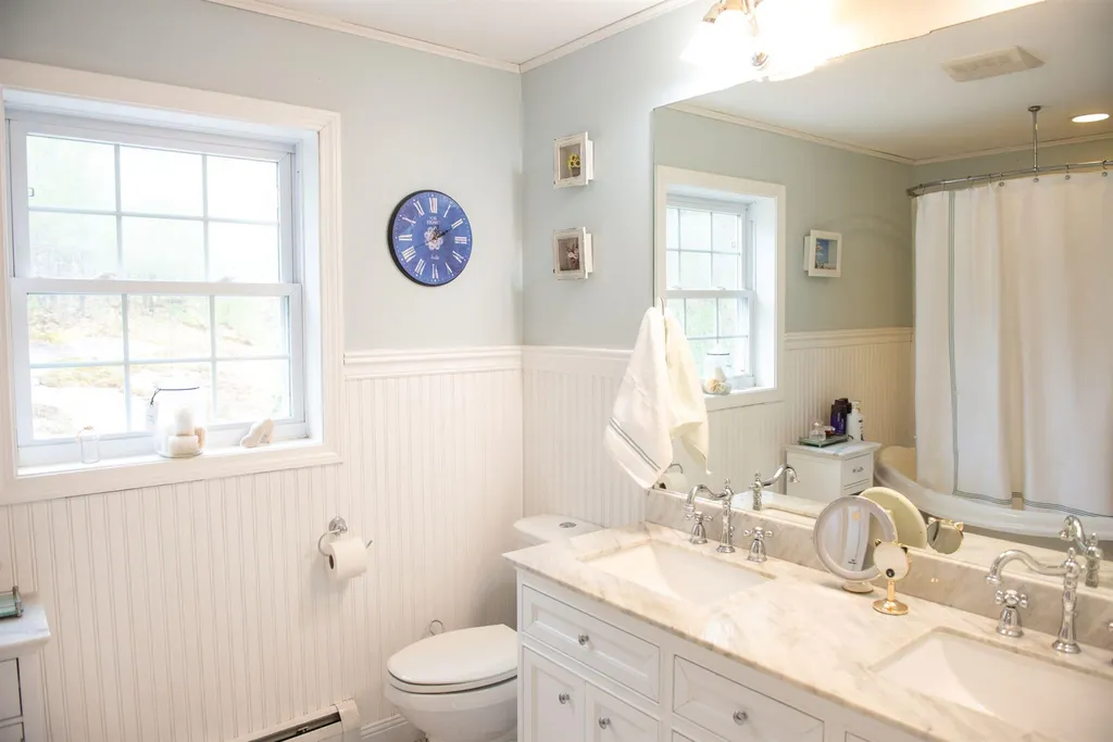 215 Scruton Pond Road Barrington NH 03825