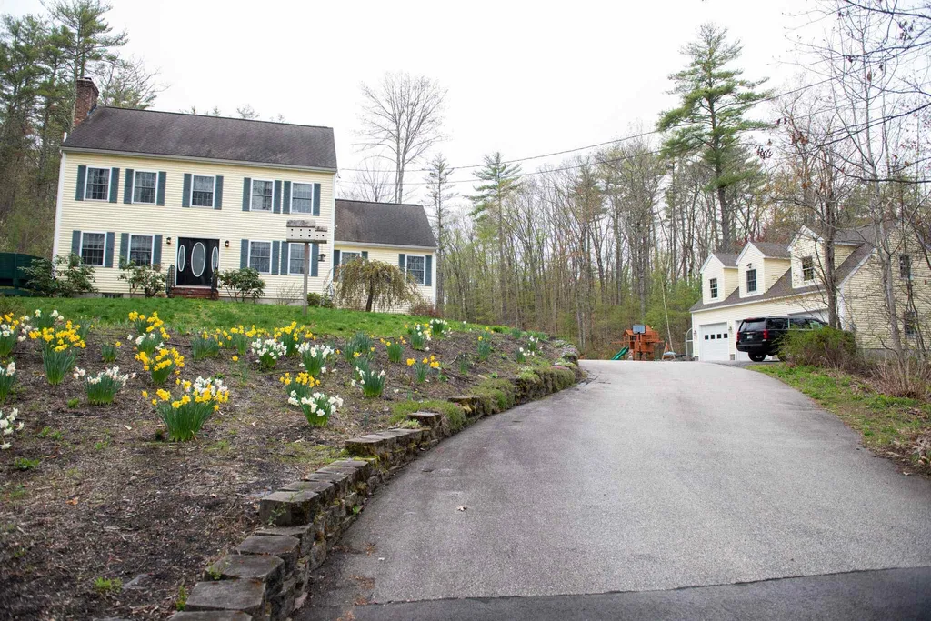 215 Scruton Pond Road Barrington NH 03825