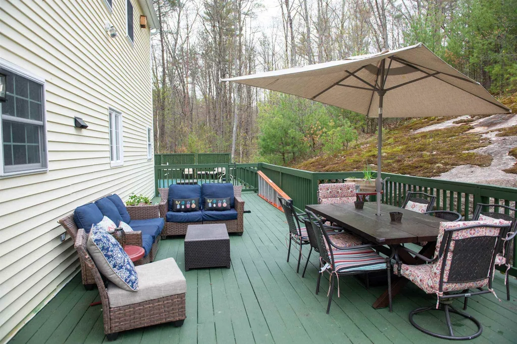 215 Scruton Pond Road Barrington NH 03825