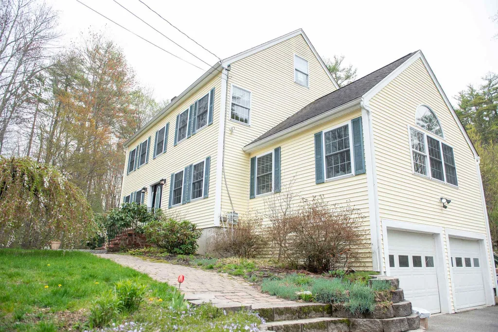 215 Scruton Pond Road Barrington NH 03825