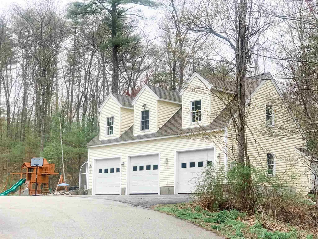 215 Scruton Pond Road Barrington NH 03825