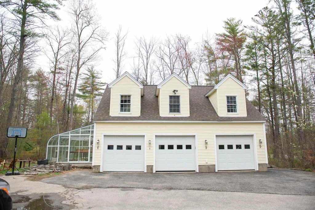 215 Scruton Pond Road Barrington NH 03825