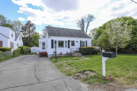 122 Mcquesten Street Manchester NH 03102