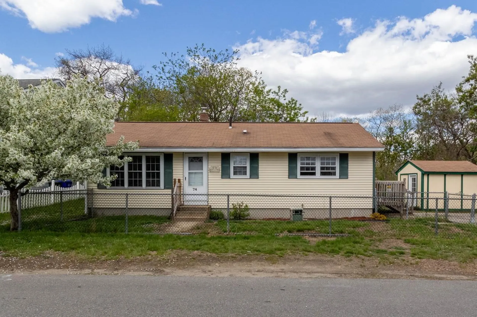 74 Blucher Street Manchester NH 03102