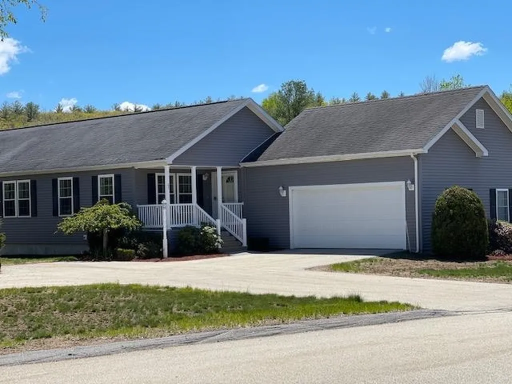 65 Sagewood Circle Hooksett NH 03106