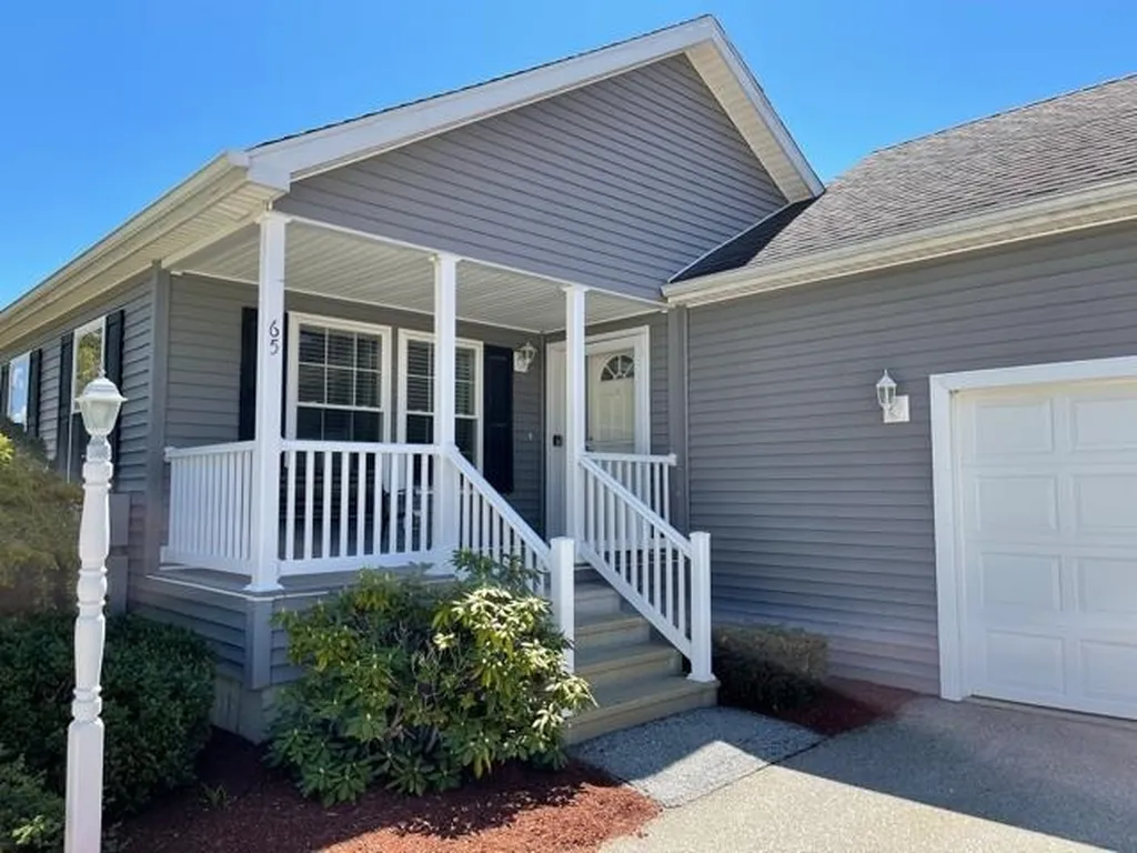 65 Sagewood Circle Hooksett NH 03106