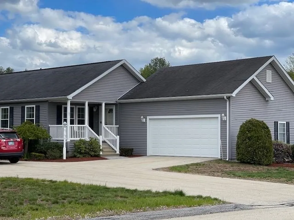 65 Sagewood Circle Hooksett NH 03106
