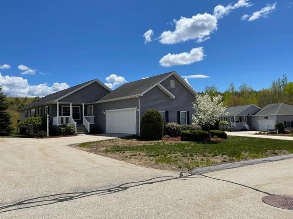 65 Sagewood Circle Hooksett NH 03106