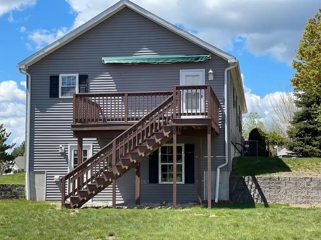 65 Sagewood Circle Hooksett NH 03106