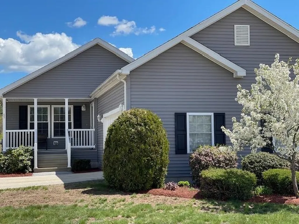 65 Sagewood Circle Hooksett NH 03106
