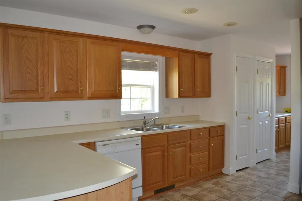 65 Sagewood Circle Hooksett NH 03106