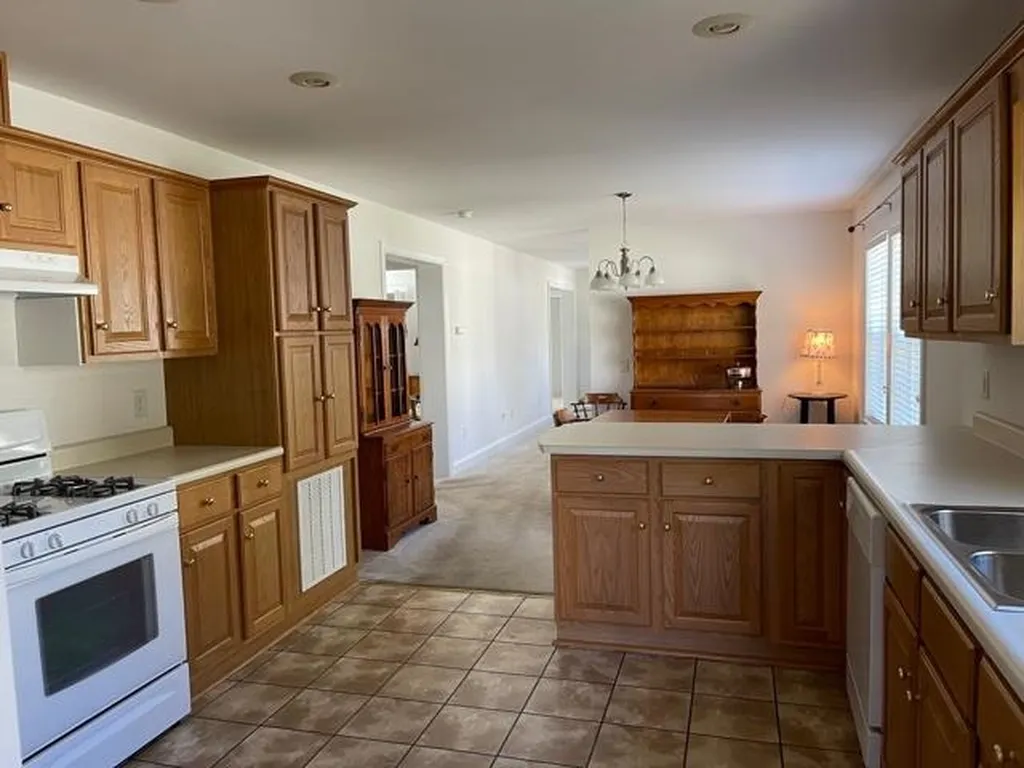 65 Sagewood Circle Hooksett NH 03106