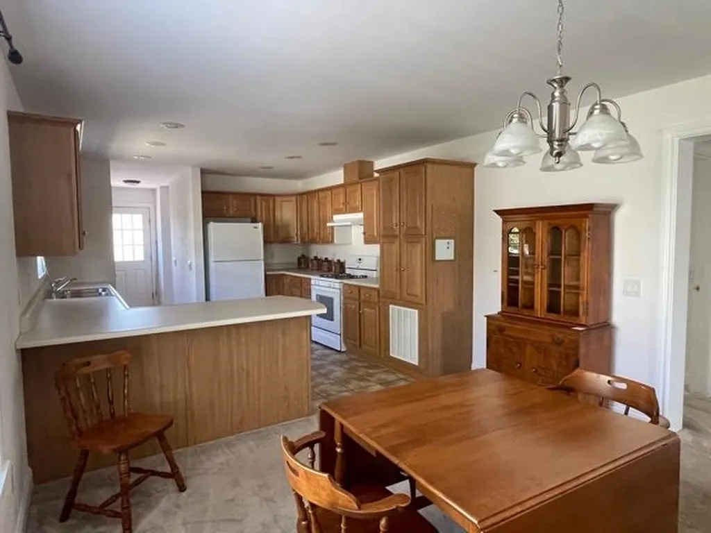 65 Sagewood Circle Hooksett NH 03106