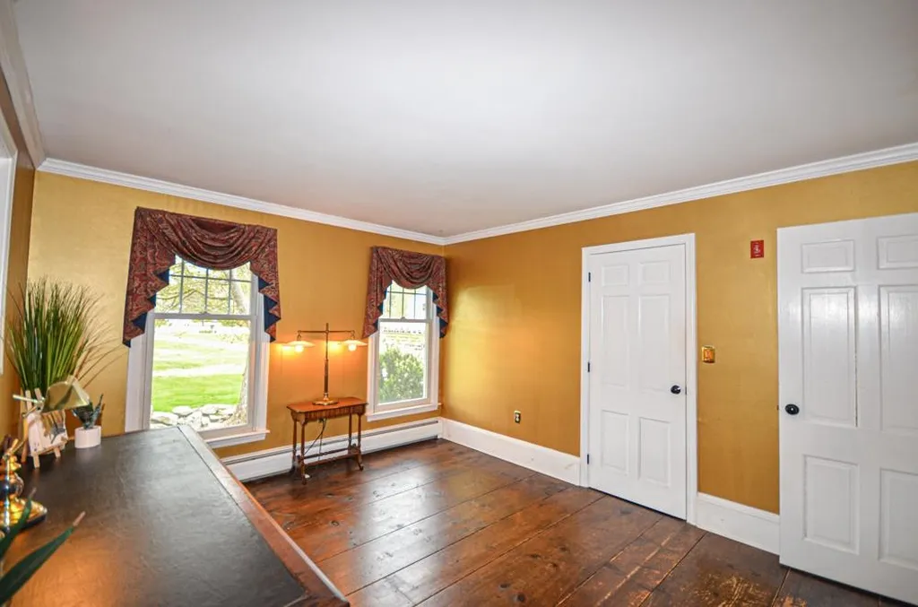 7 Wryan Road Derry NH 03038