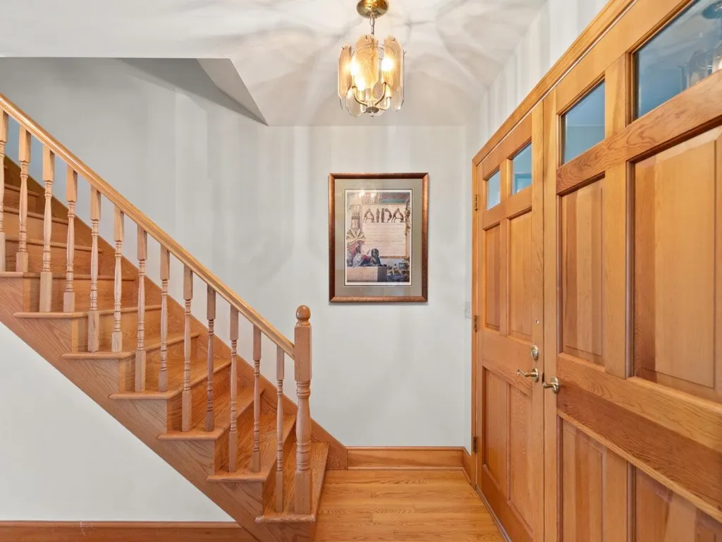 5283 Dorset Street Shelburne VT 05482