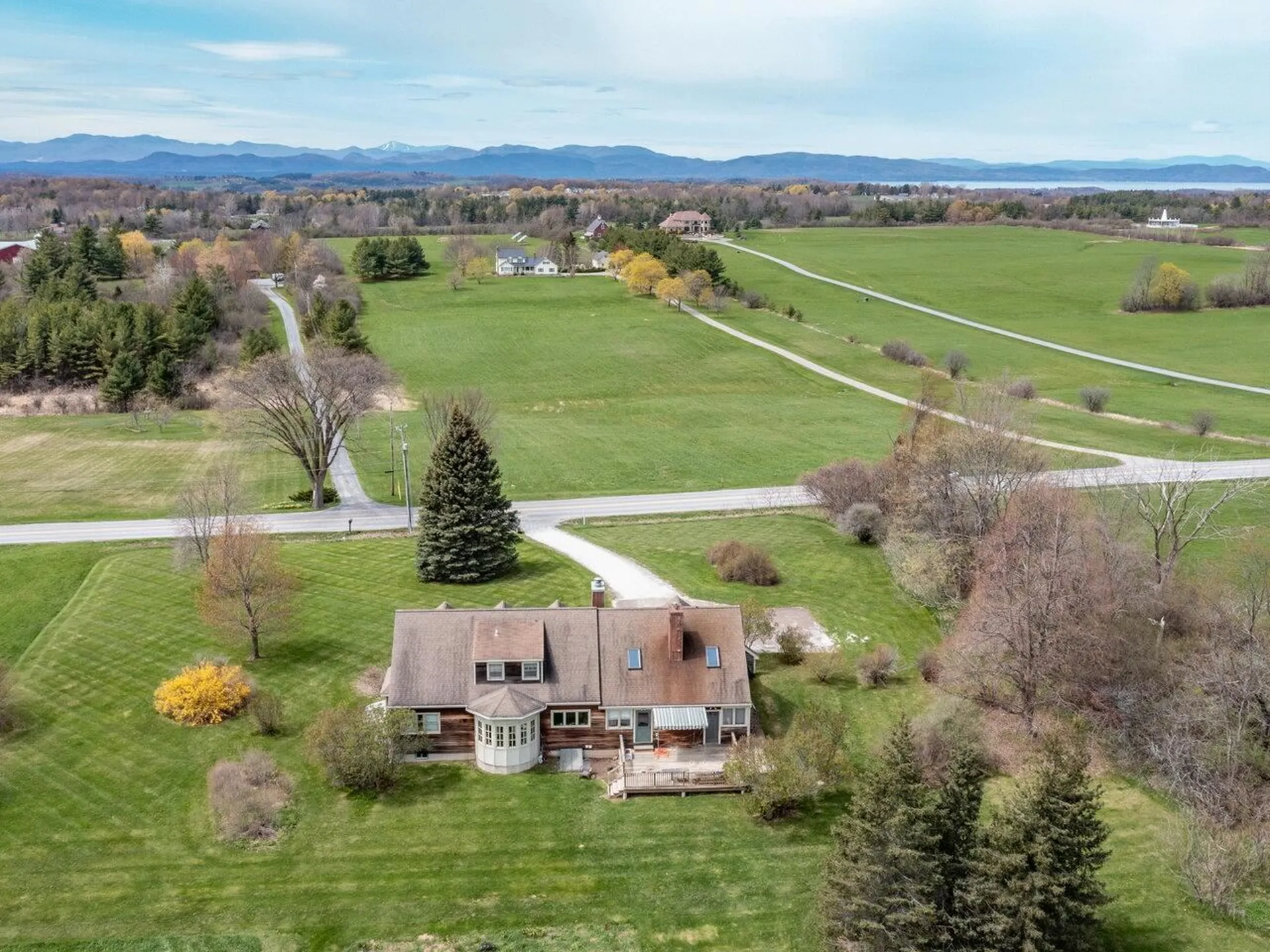 5283 Dorset Street Shelburne VT 05482