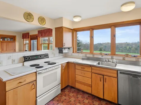 5283 Dorset Street Shelburne VT 05482