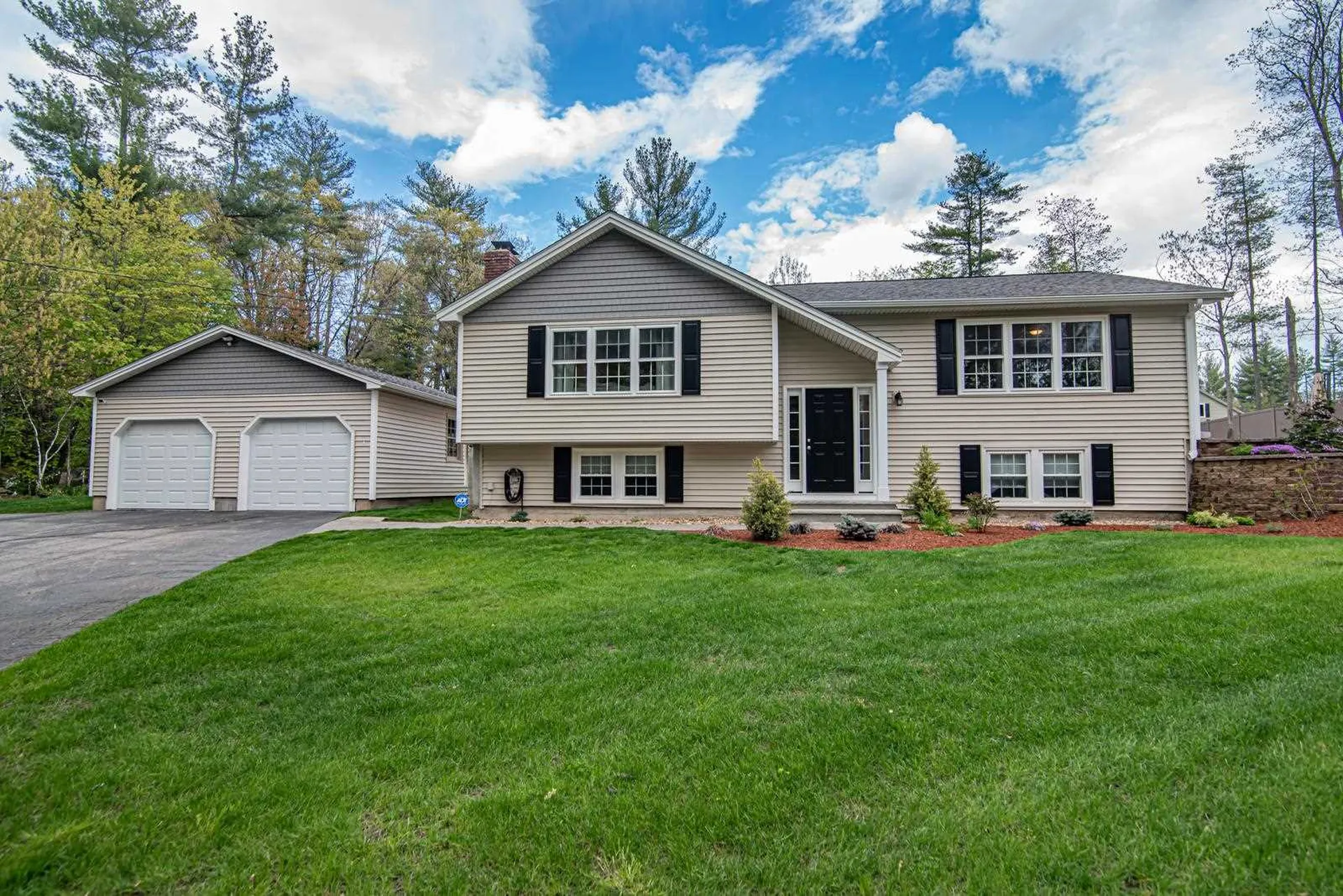 24 Arcadian Lane Litchfield NH 03052