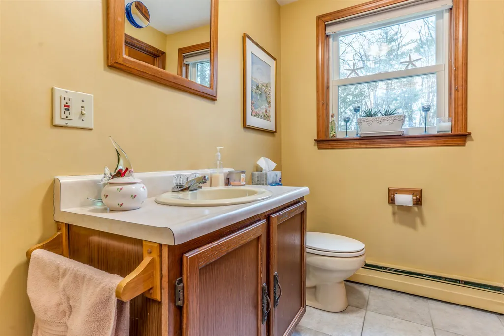 46 Ledgeview Drive Rochester NH 03839
