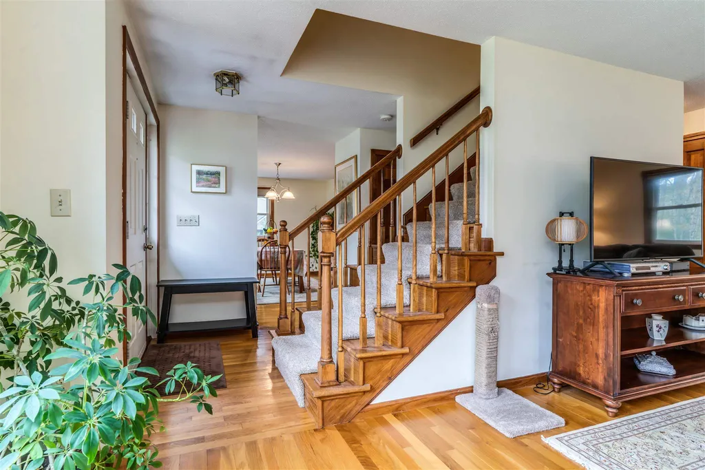46 Ledgeview Drive Rochester NH 03839