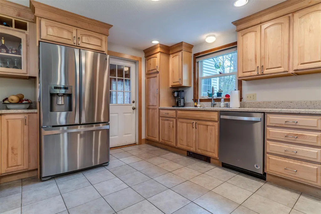 46 Ledgeview Drive Rochester NH 03839