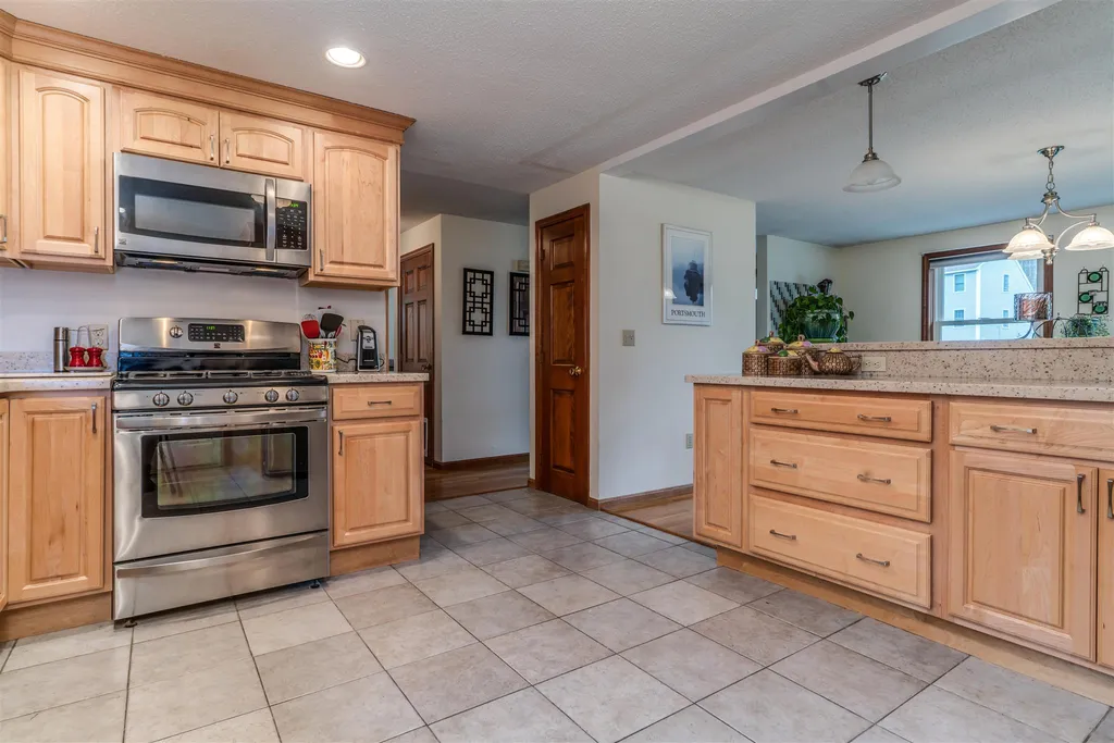 46 Ledgeview Drive Rochester NH 03839