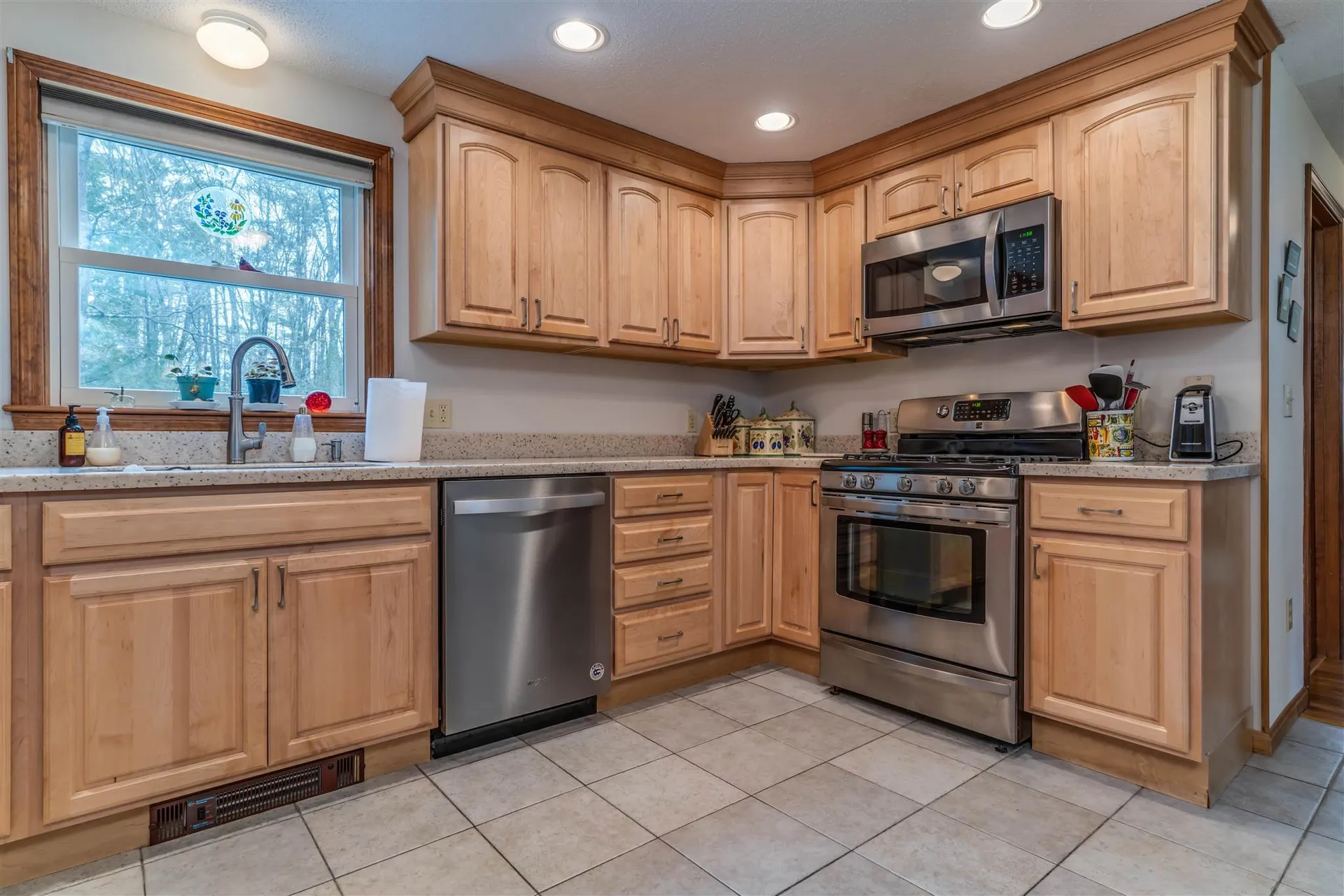 46 Ledgeview Drive Rochester NH 03839