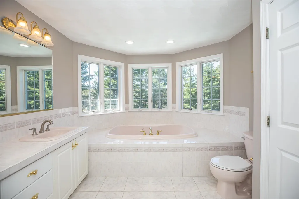 46 Tanglewood Drive Nashua NH 03062