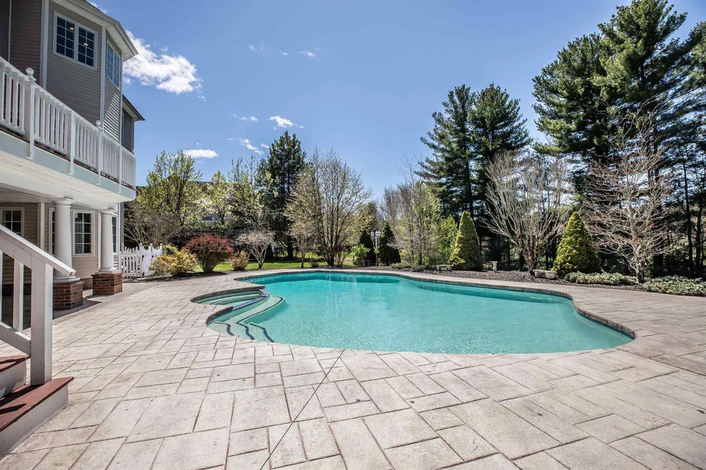 46 Tanglewood Drive Nashua NH 03062