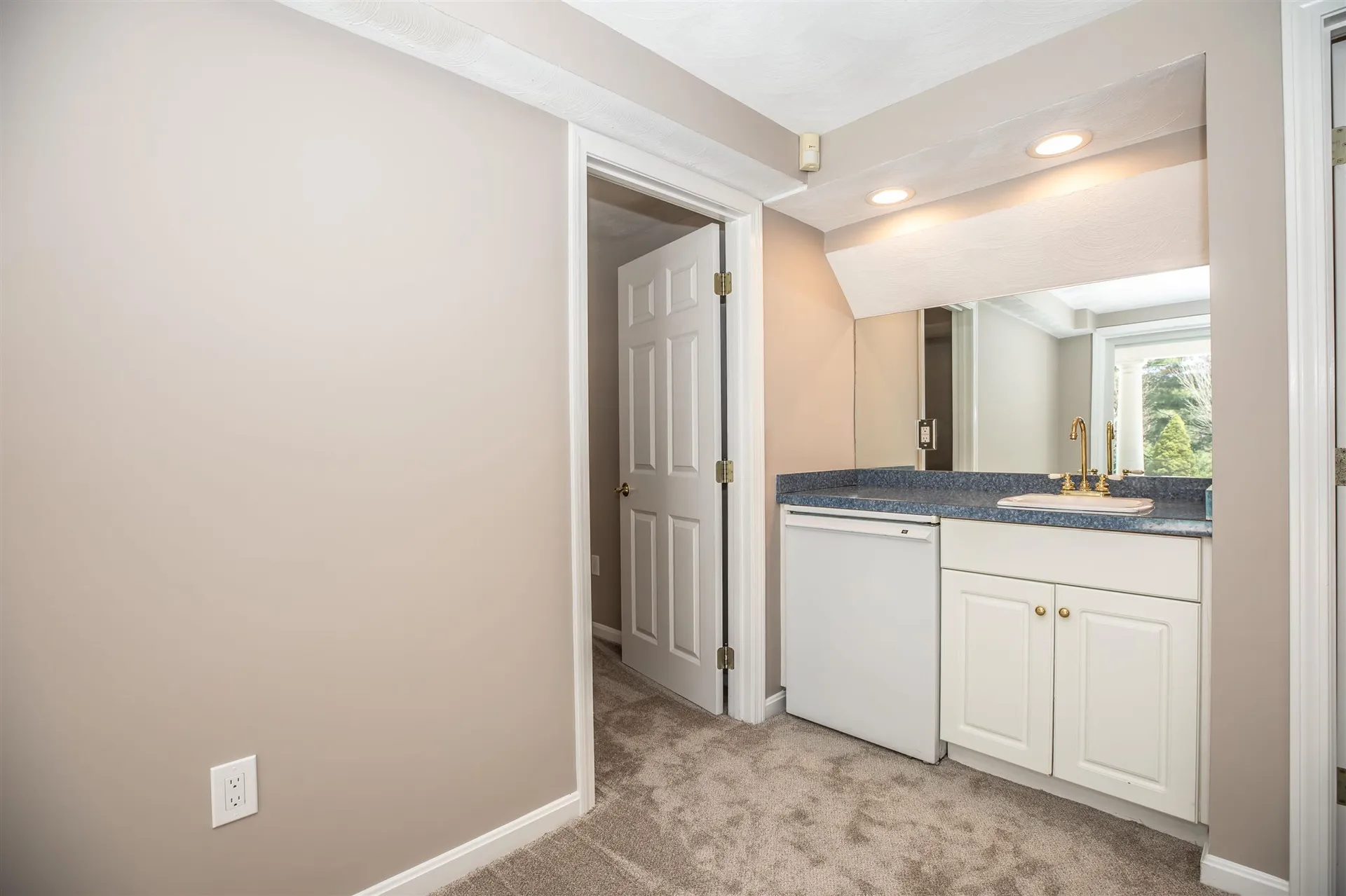 46 Tanglewood Drive Nashua NH 03062